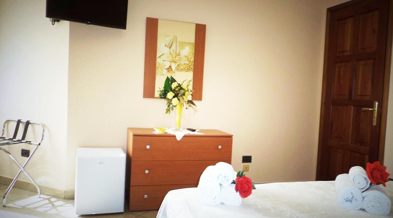 Il Girasole Bed & Breakfast Вибо Валентия Екстериор снимка